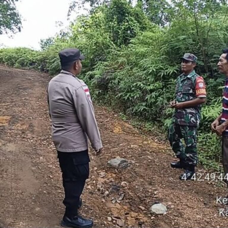 Kopda Gito Bersama Polisi dan Warga Perkuat Pengawasan Karhutla di Setia Bakti