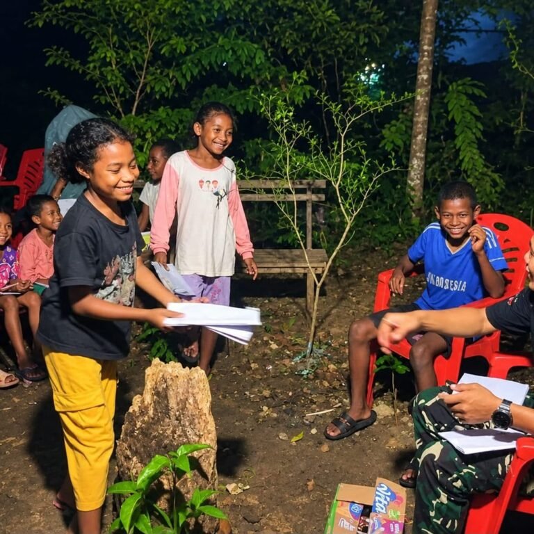 Prajurit Yonif TP 859/RBK Hadir di Kampung Duber, Anak-Anak Didorong Berani Bermimpi