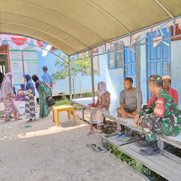 ‎Cegah Karhutla, Babinsa Sertu Suharmadi Jangkau Warga Melalui Pendekatan Komsos di Kecamatan Cerbon‎