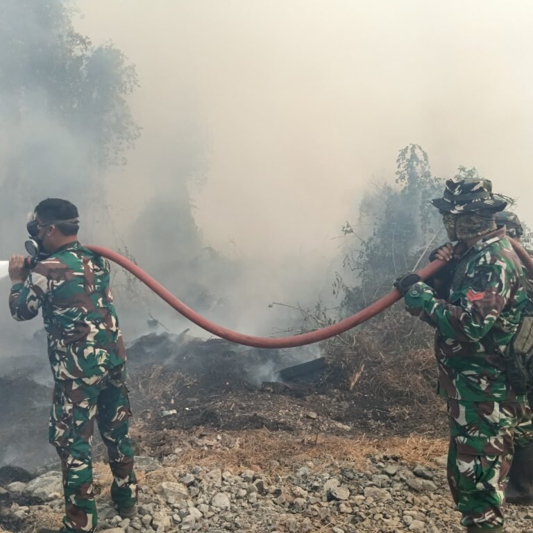 Bara dan Asap Masih Terdeteksi, Tim Gabungan Kembali Lakukan Pembasahan di Banjarbaru