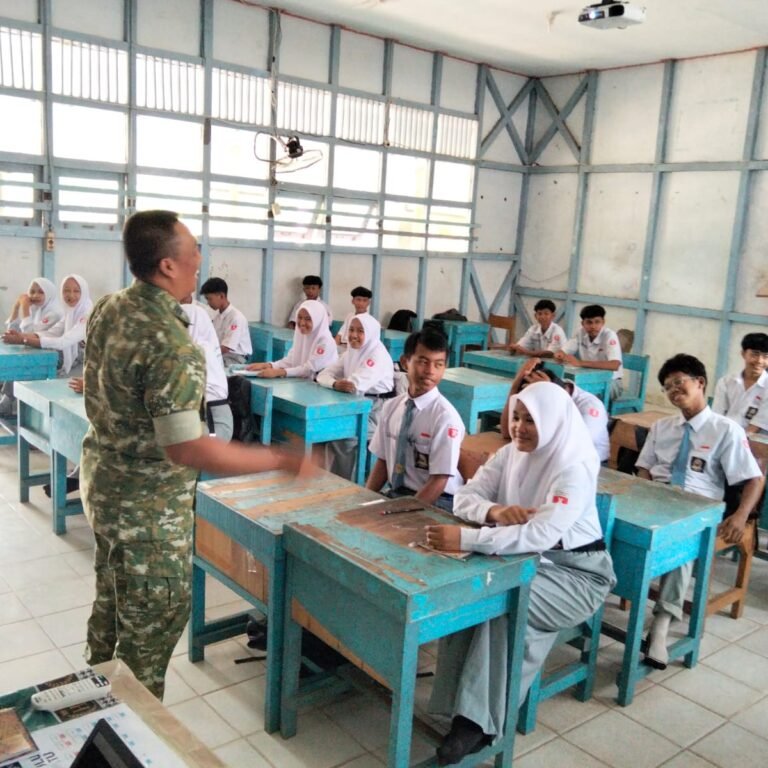‎Jadikan Pelajar Sebagai Garda Pelindung Alam, Tim Seskoad Edukasi Karhutla di Mandastana