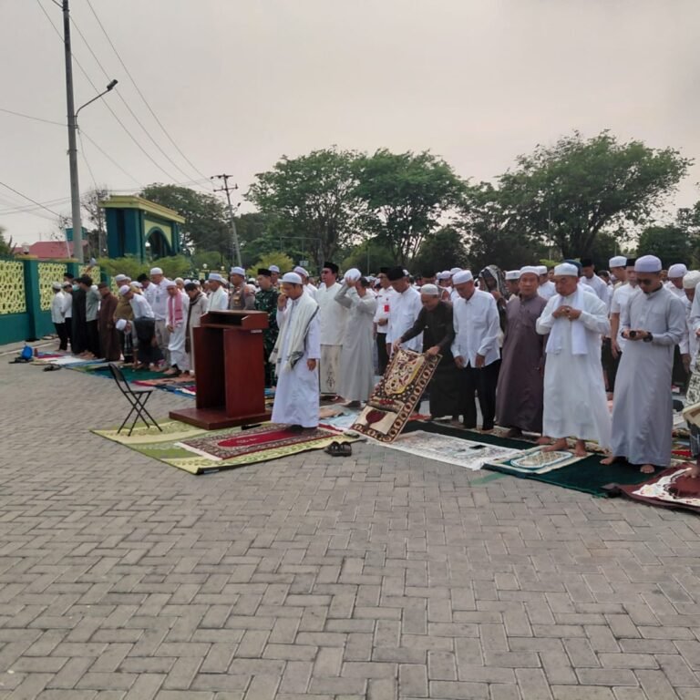 ‎Di Tengah Musim Kemarau, Forkopimda Bersama Rakyat Gelar Sholat Istisqa di Masjid Nurul Anwar