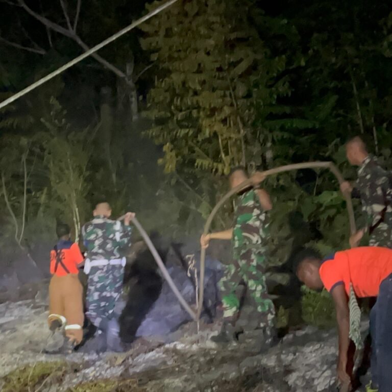 Respons Cepat Tangani Karhutla, Prajurit Yonif TP 859/RBK Turun ke Yendoker Supiori