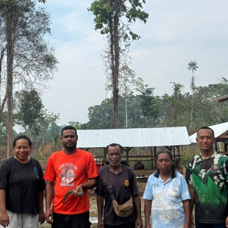 Kolam Kompi Peternakan Yonif TP 859/RBK Panen Lele, Warga Supiori Ikut Menikmati Hasilnya