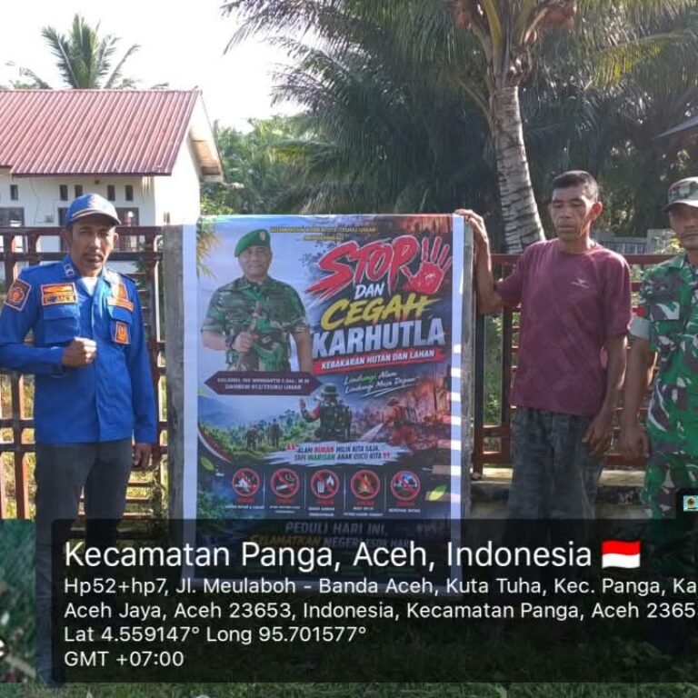 Dari Spanduk hingga Imbauan Langsung, Babinsa Panga Tingkatkan Kewaspadaan Karhutla di Kuta
