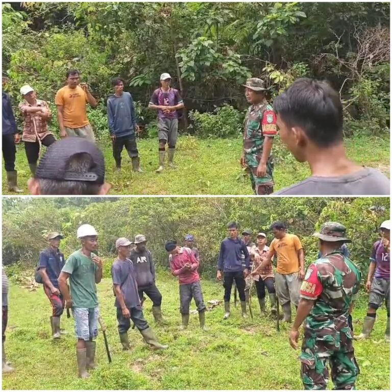 Lapangan Bola Kuala Bhakti Dibersihkan, Warga dan Babinsa Kembali Bergotong Royong