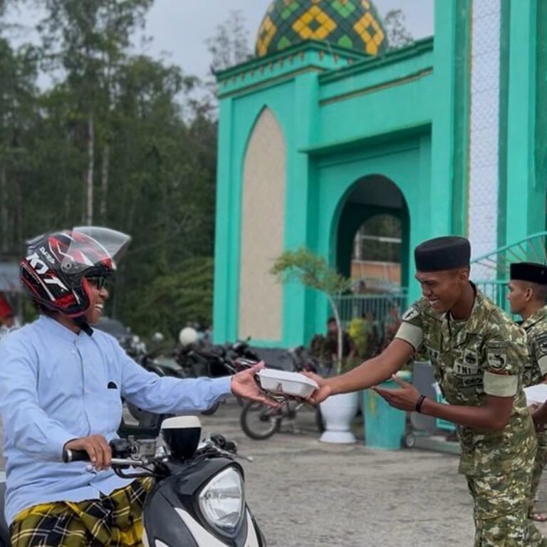 Masjid An-Nur Jadi Tempat Prajurit dan Warga Supiori Timur Mempererat Silaturahmi