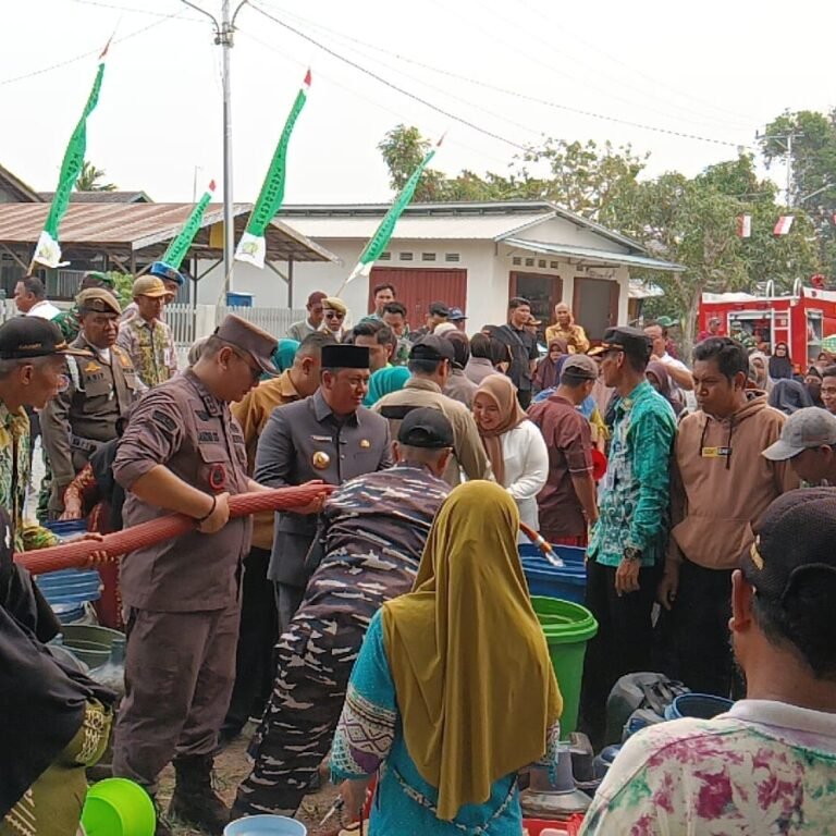 ‎TNI Hadir: Bantuan Air Bersih BATOLA PEDULI Tiba di Tabunganen Kecil‎
