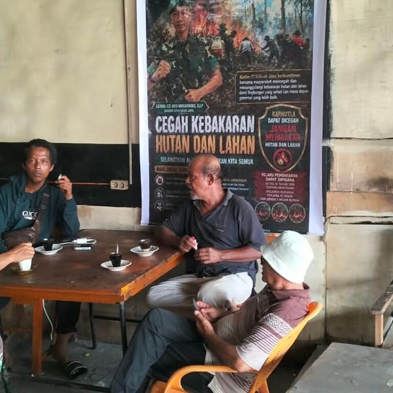 Dari Pembakaran Sampah hingga Puntung Rokok, Babinsa Edukasi Warga tentang Risiko Karhutla