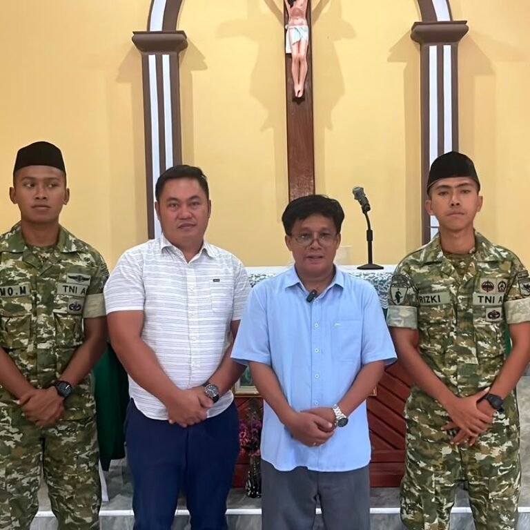 Berbagi Kasih Minggu Yonif TP 859/RBK Pererat Kebersamaan dengan Jemaat Gereja Santo Fransiskus Xaverius