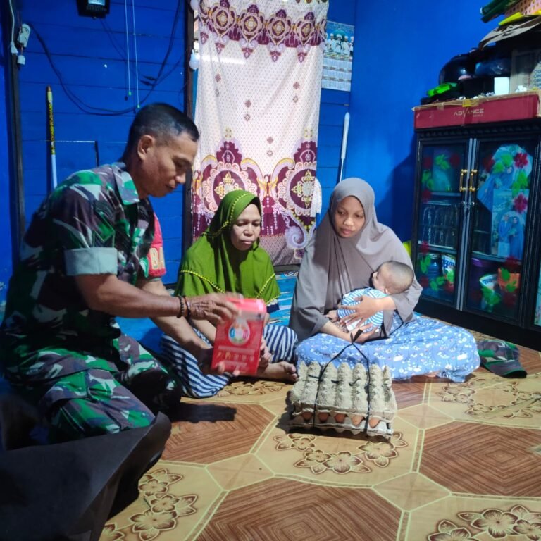 ‎Peduli Generasi Penerus, Babinsa Koramil 1005-09/Anjir Pasar Beri Nutrisi Tambahan Anak Asuh