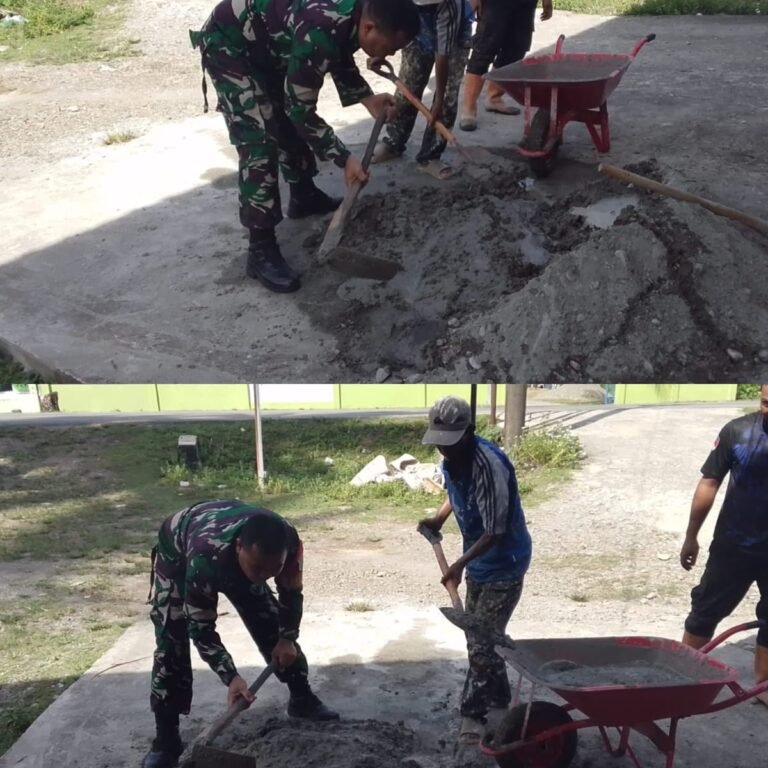 Target Rumah Segera Selesai, Babinsa Koramil 08/Arongan Lambalek Tambah Tenaga di Lokasi