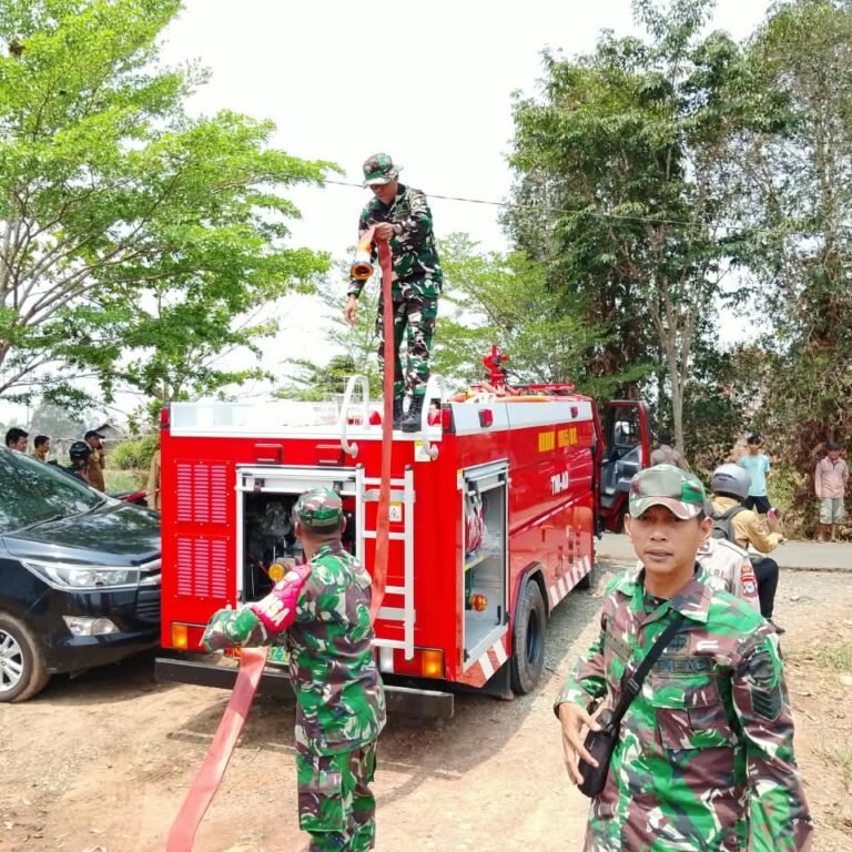 ‎TNI Peduli Rakyat — Bantuan Air Bersih Kodim 1005/Barito Kuala Tiba di Desa Sampurna