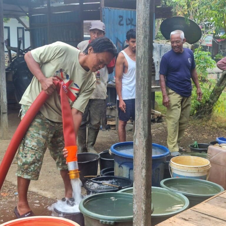 Peduli Warga Terdampak Kekeringan, Kodim 1003/HSS Distribusikan Air Bersih Gratis