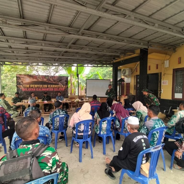 Edukasi Karhutla: Tim Mabes TNI/AD Sambangi Desa Mampari