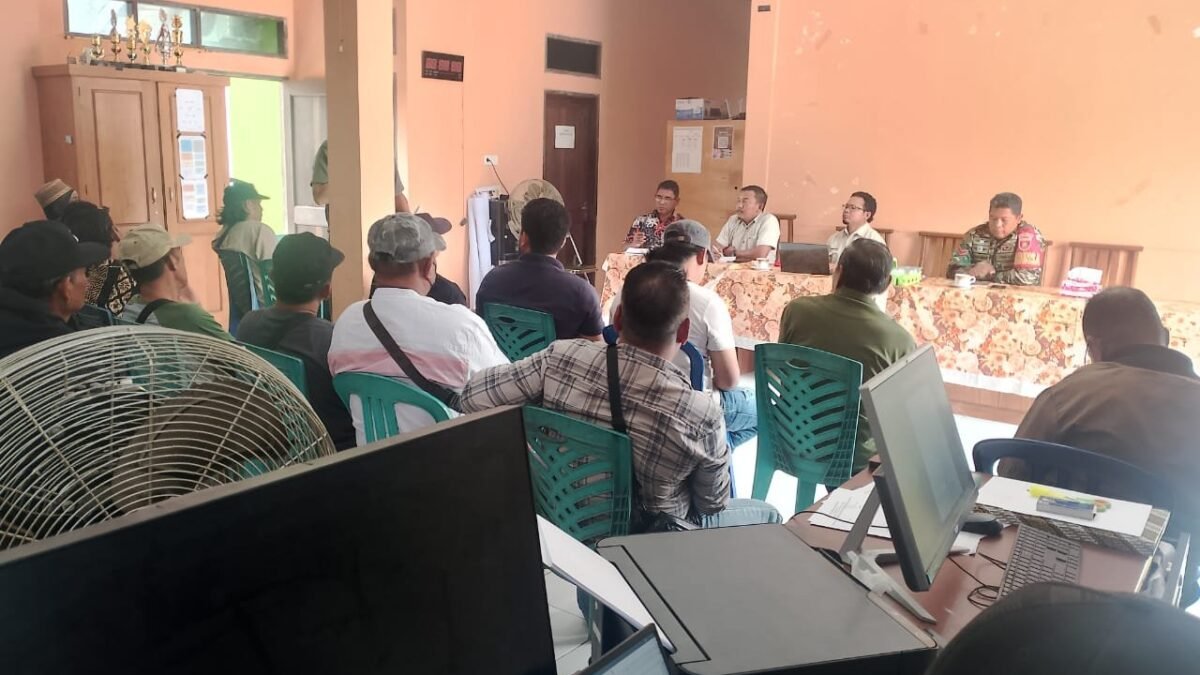 Pihak Desa dan Babinsa Mediasi Sengketa Lahan Kelompok Tani di SP5 Manunggal Jaya