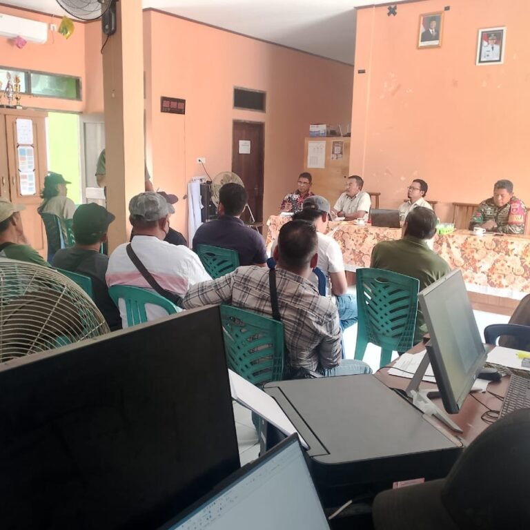Pihak Desa dan Babinsa Mediasi Sengketa Lahan Kelompok Tani di SP5 Manunggal Jaya