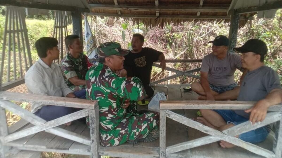 Komsos Babinsa Koramil 01/Kuala: Waspadai Bahaya Judi Daring