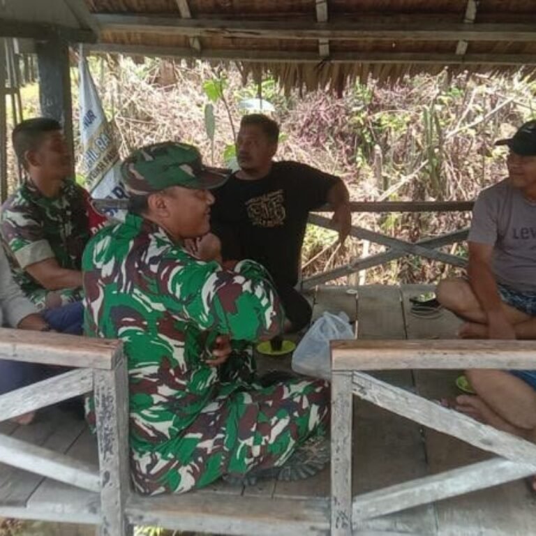 Komsos Babinsa Koramil 01/Kuala: Waspadai Bahaya Judi Daring