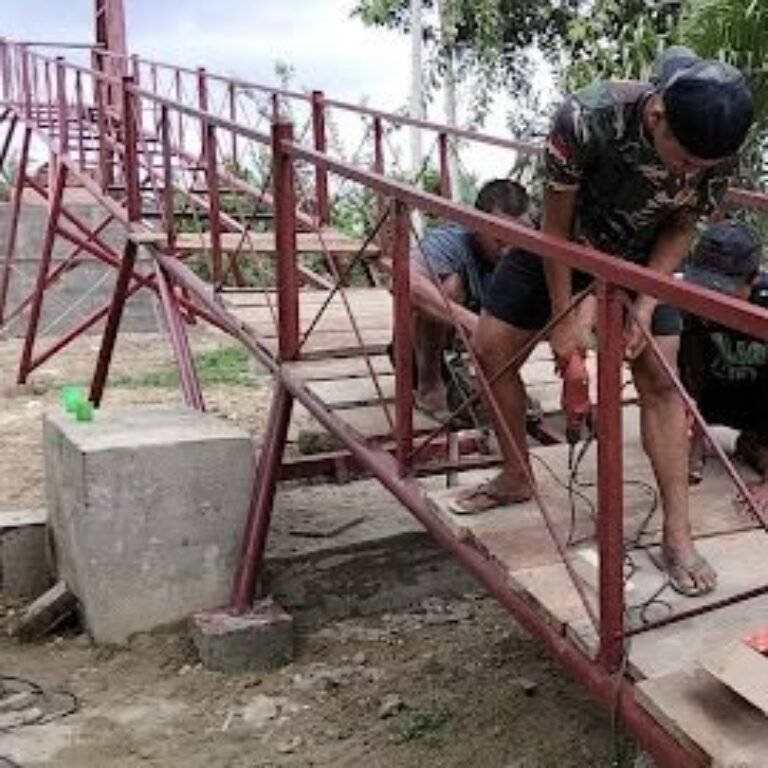 Pemasangan Lantai Jembatan Perintis Serasah-Cibubukan Dilanjutkan