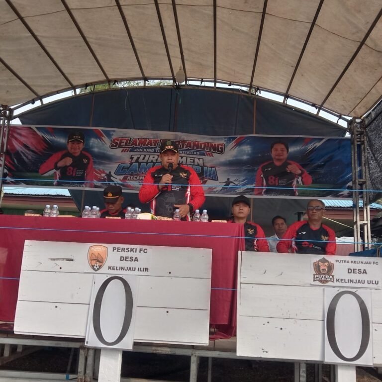 Camat Saberan Nete Kick Off Turnamen Camat Cup III di Desa Kelinjau Ilir
