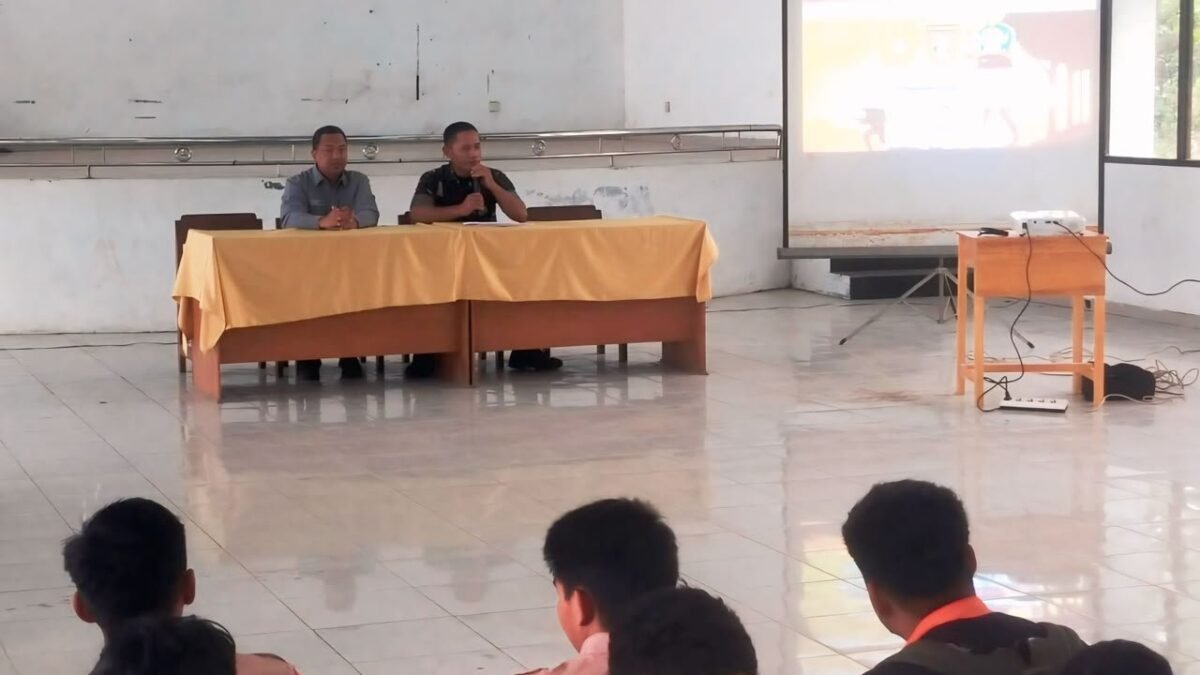 185 Pelajar SMKN 1 Tapin Selatan Diberi Penjelasan Rekrutmen Prajurit TNI AD