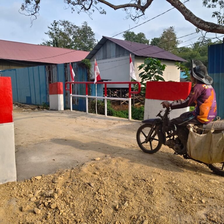 Pengawasan Babinsa di Jembatan Beton Martadinata Pastikan Lalu Lintas Aman