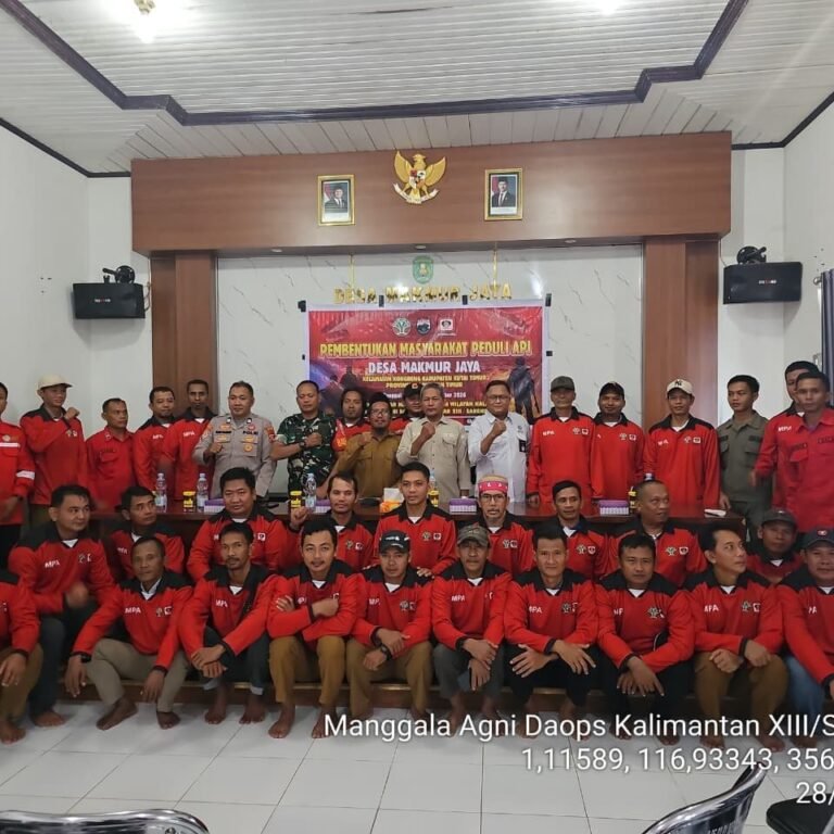 Pembentukan Masyarakat Peduli Api di Makmur Jaya Diikuti Babinsa Koramil 0909-03