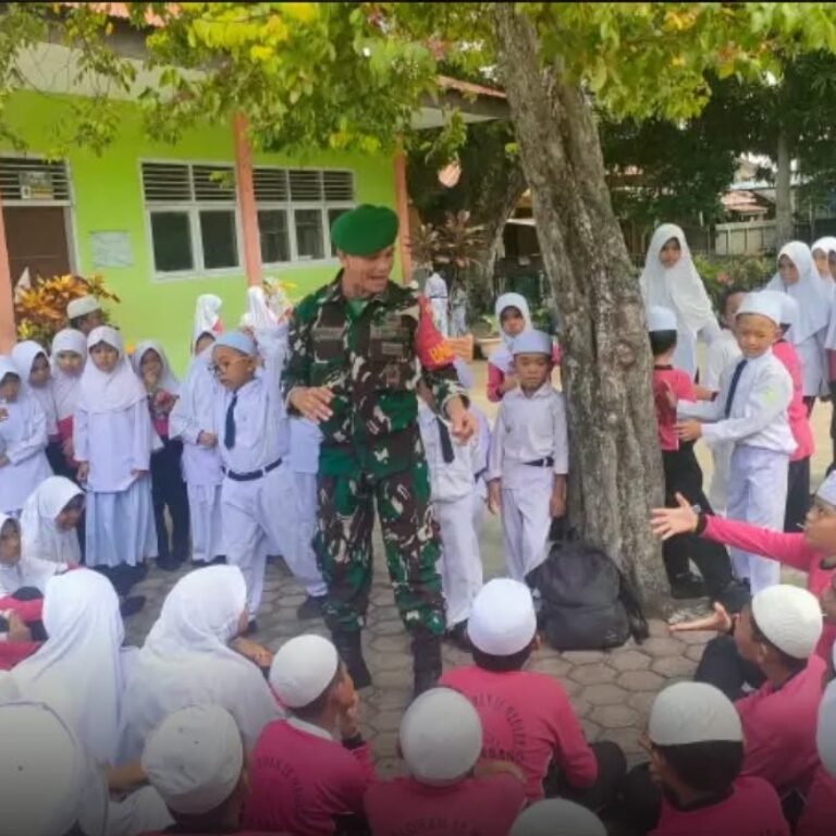Wawasan Kebangsaan: Babinsa Kuta Ateuh Tekankan Disiplin kepada Siswa