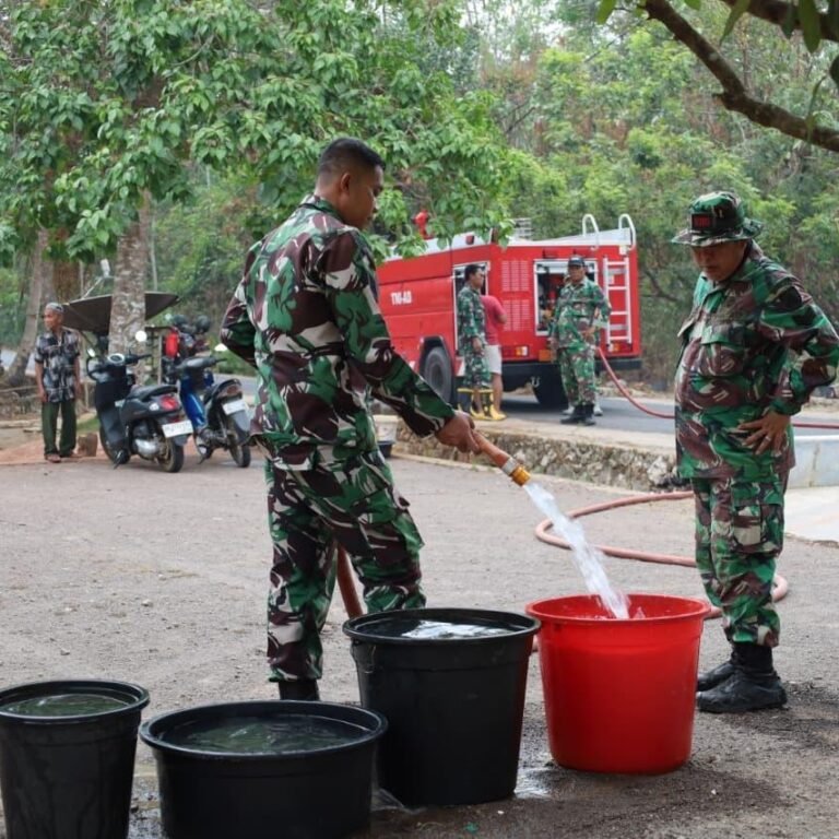 5.000 Liter Air Diperuntukkan Bagi Warga Kampung Balunan oleh Kodim 1010/Tapin