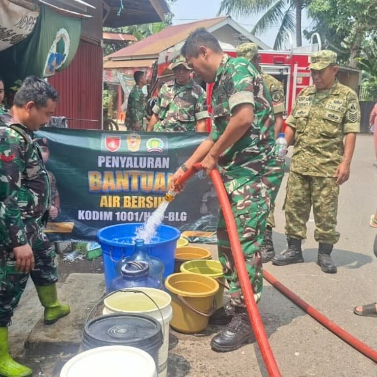 Respon Kekeringan: Kodim 1001/HSU-BLG Salurkan Air Bersih ke Amuntai Utara dan Haur Gading