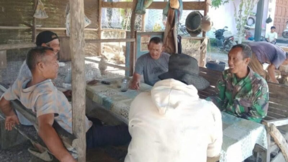 Sinergi Babinsa dan Tokoh Masyarakat Jadi Topik Utama Komsos di Pulo Ie
