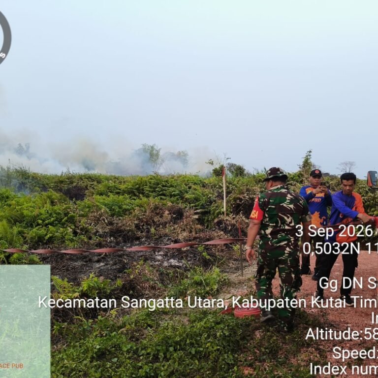Respons Cepat Babinsa Sertu Bintang Kendalikan Karhutla di Jalan Samudra