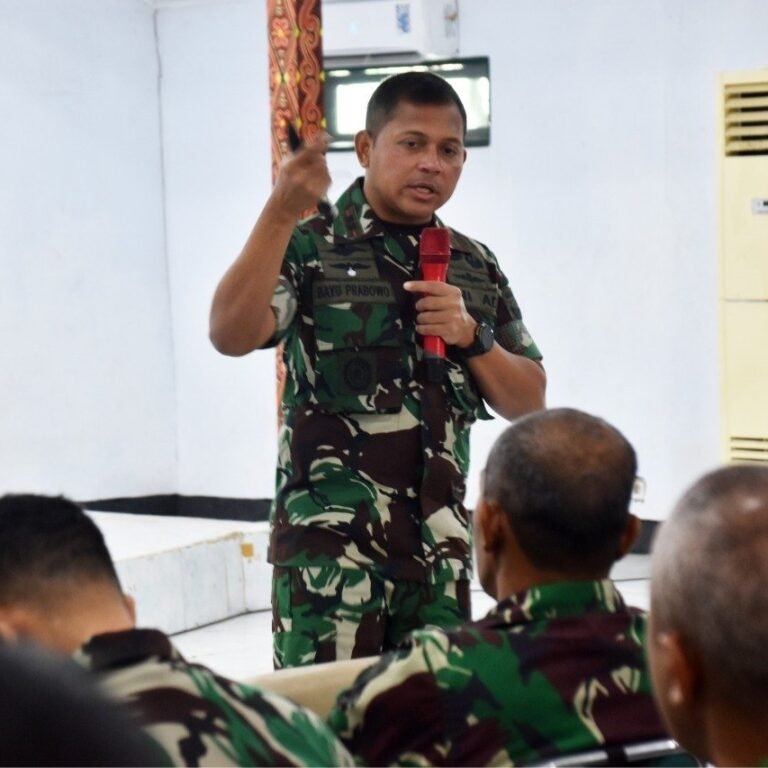 Letkol Inf Bayu Prabowo Ingatkan Peran Babinsa Saat Apel di Merauke