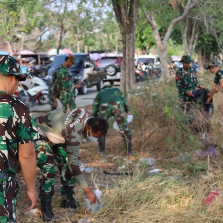 Kodim 1010/Tapin Gelar Karya Bakti Peduli Sampah di Pasar Keraton