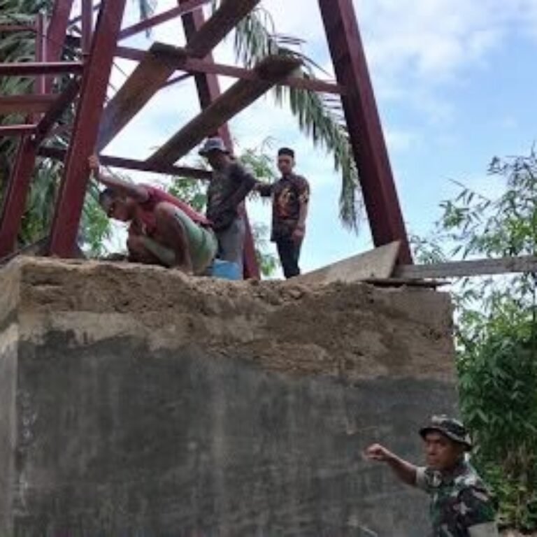 Gotong Royong Rakit Pylon Pondasi Jembatan Perintis di Aceh Singkil