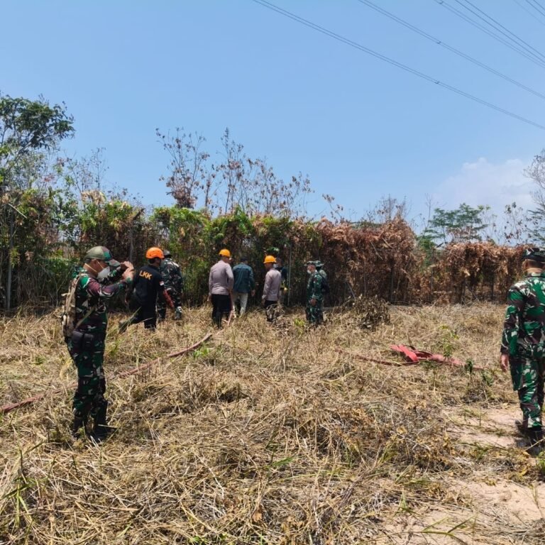 Peninjauan Tim Mabes TNI di Sangatta Utara Berujung Pemadaman Titik Api