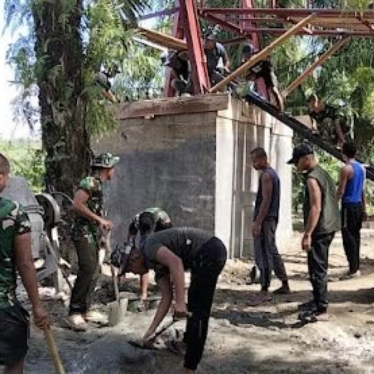 Personel TNI dan Warga Selesaikan Pengecoran Pondasi Tiang Pylon Jembatan Perintis