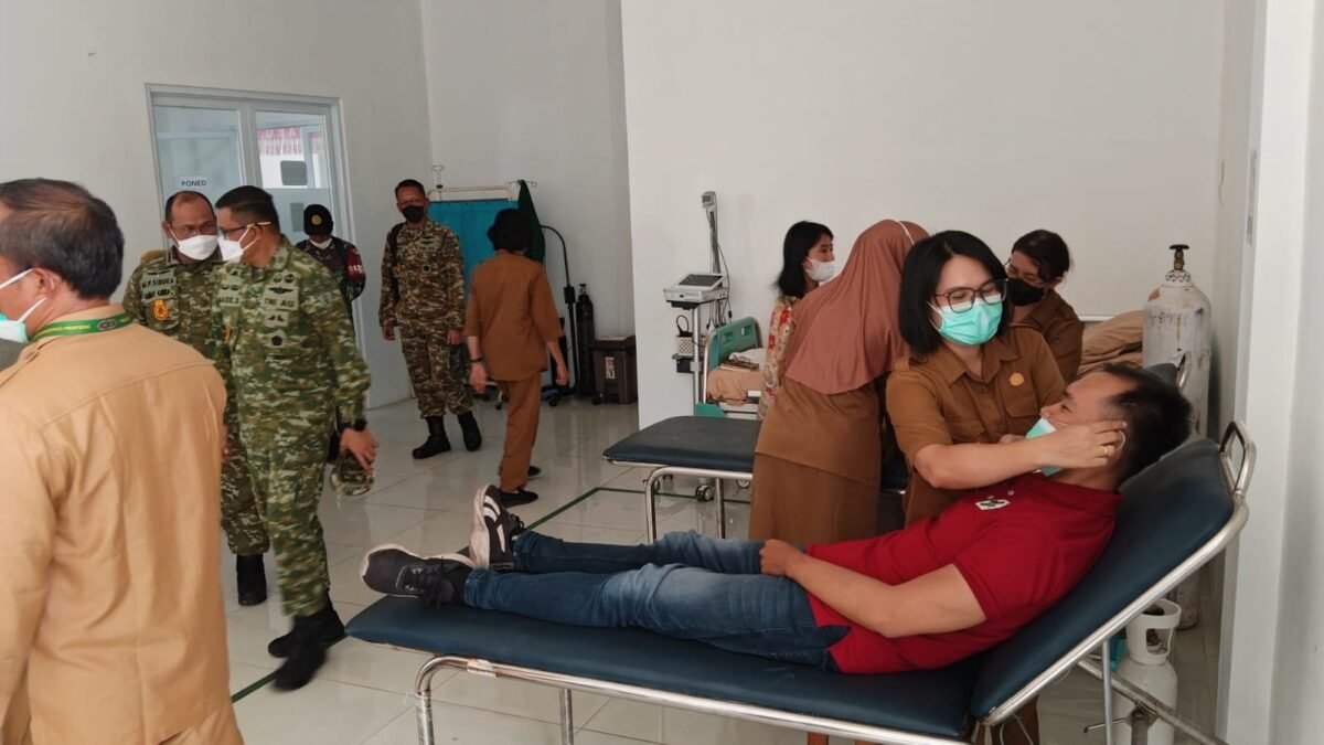 Sesko TNI LVI Sambangi Puskesmas Menteng dan Warga Sungai Kahayan untuk Sosialisasi Karhutla