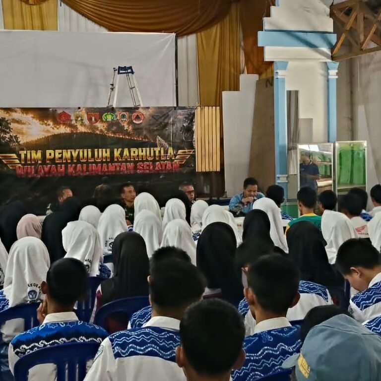 Siswa SMK Negeri 2 Amuntai Terima Penyuluhan Karhutla dari Tim Mabes TNI