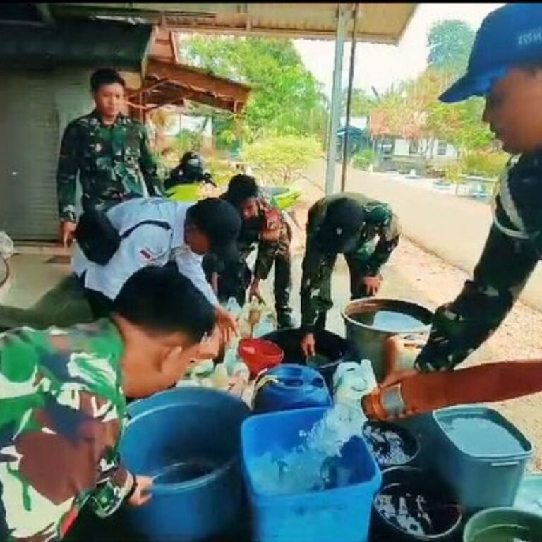 Kodim 1003/HSS Bergerak Cepat, Warga Pakuan Timur dan Pandulangan Terima Bantuan Air Bersih