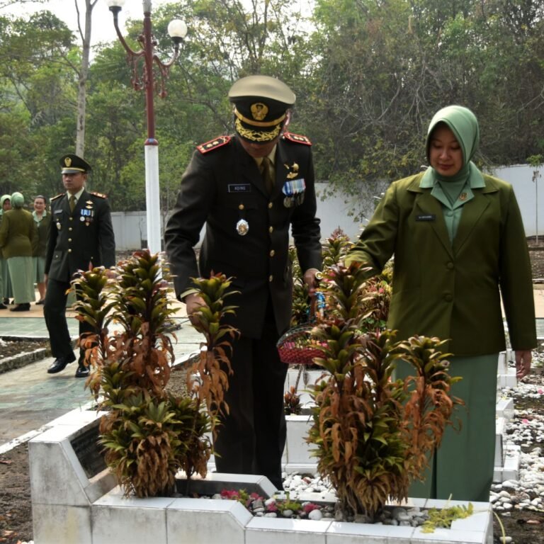 HUT TNI Ke 81, Kodim 1003/HSS Tanamkan Semangat Nasionalisme Lewat Ziarah Nasional