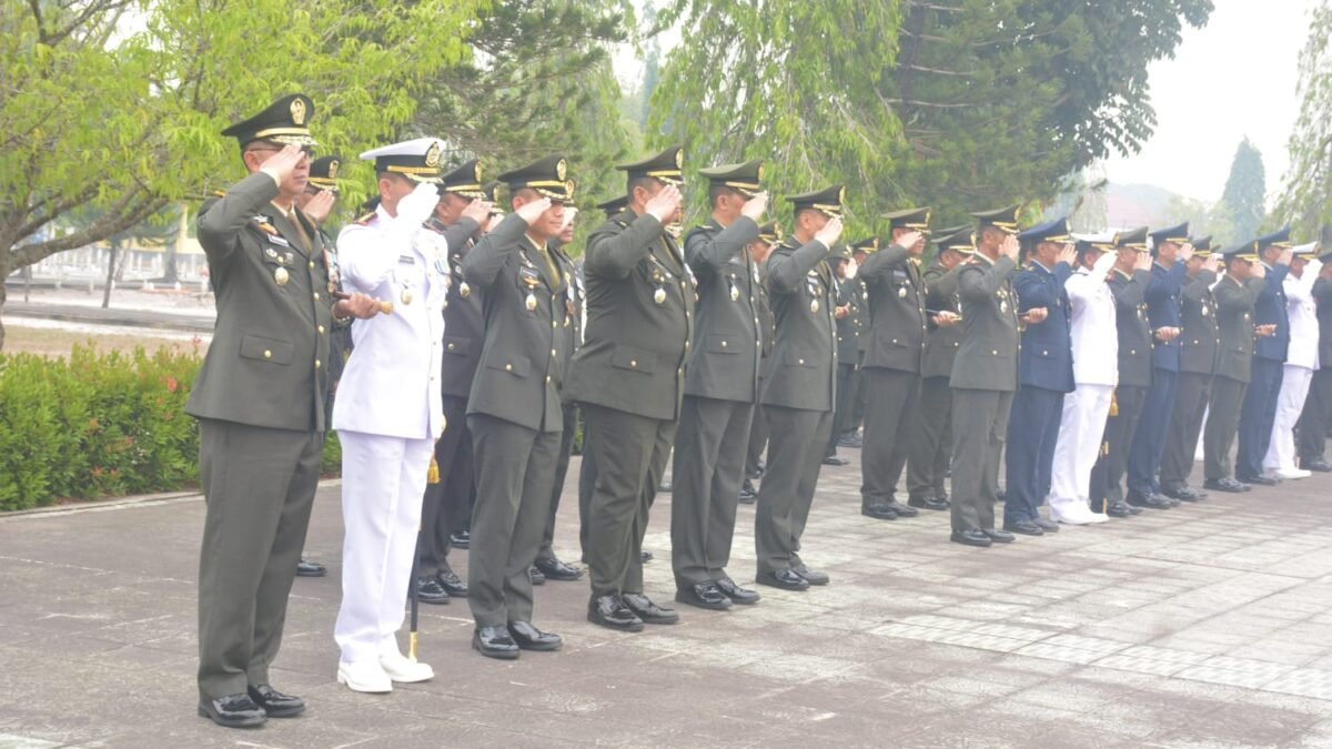 Dari Penghormatan hingga Tabur Bunga, Ziarah Nasional HUT TNI Berlangsung di Banjarbaru