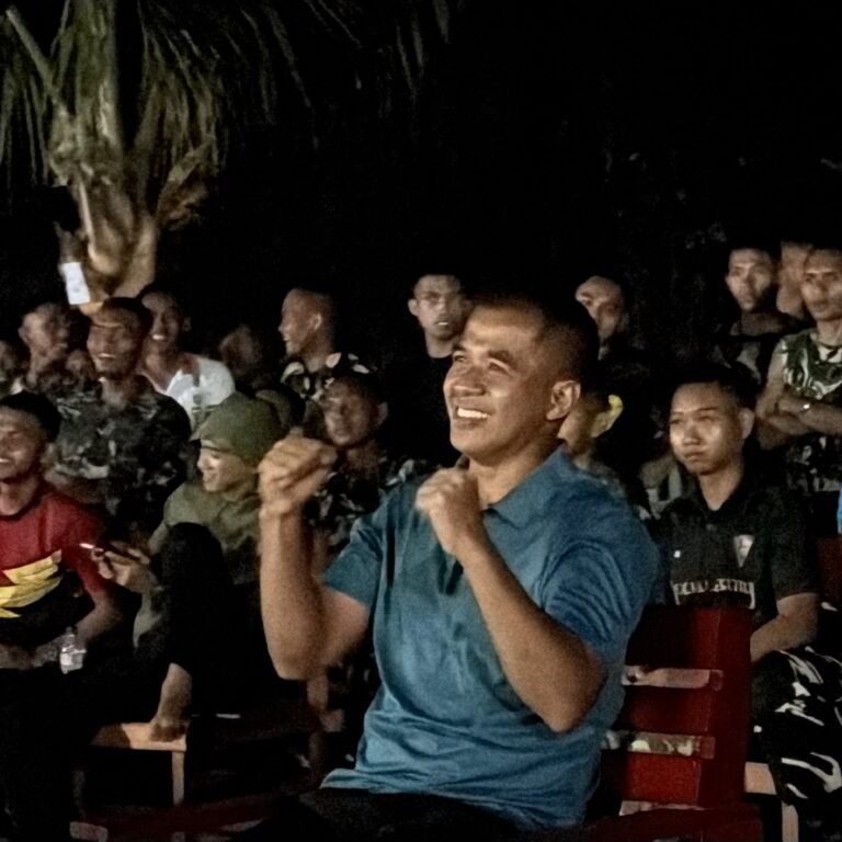 Timnas Indonesia Menang 4-2, Yonif TP 859/RBK di Supiori Gelar Nobar Penuh Semangat