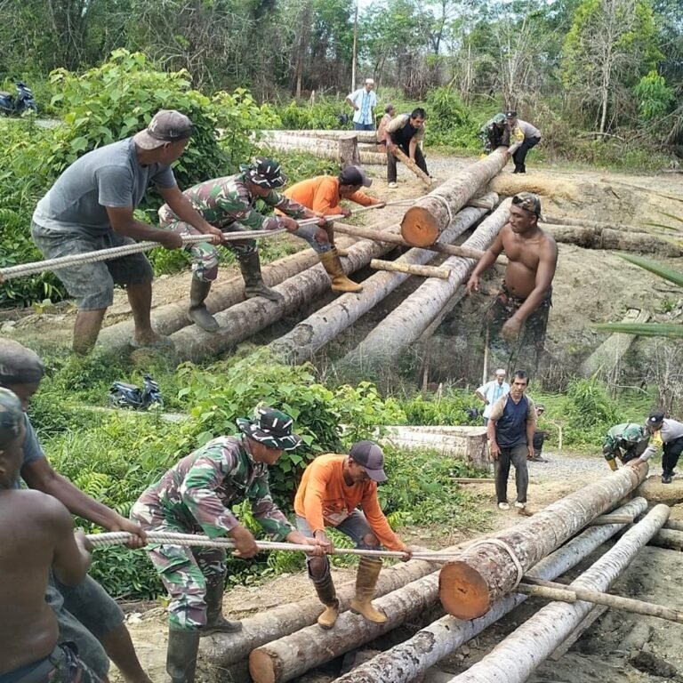 Kodim 0105/Aceh Barat Dukung Pembangunan Jembatan melalui Gotong Royong Warga