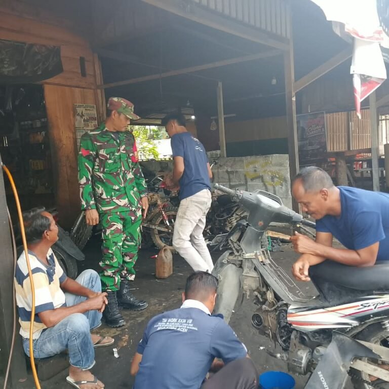 Babinsa Koramil 05/Panga Dekati Pelaku Usaha melalui Kunjungan ke Bengkel Warga