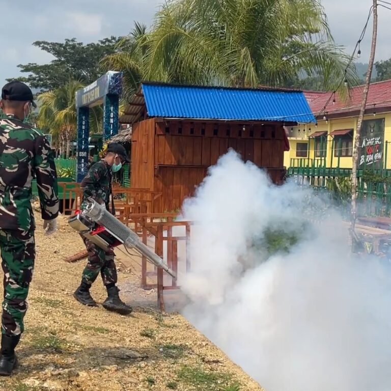 Cegah Risiko Malaria, Prajurit Yonif TP 859/RBK Asapi Lingkungan Marshaling Area