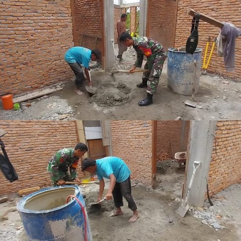 Kerja Bersama di Desa Lango, Babinsa Bantu Pekerjaan Pembangunan Rumah