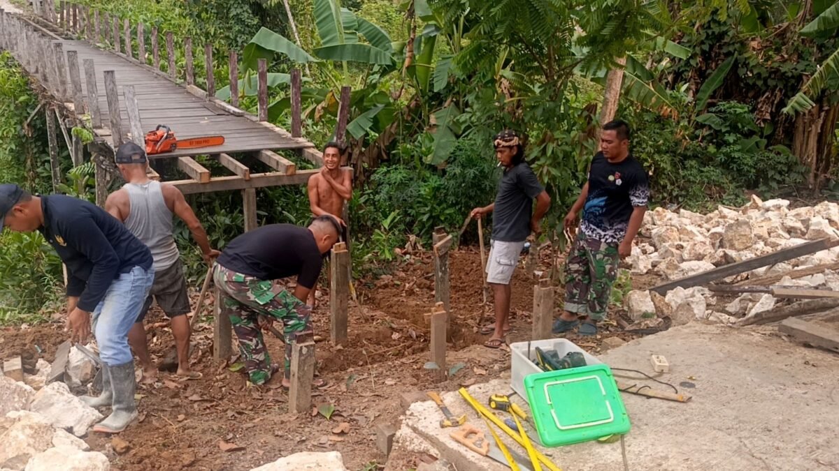 Wujudkan Akses Aman Bagi Warga, TNI dan Masyarakat Gotong Royong Bangun Jembatan Beton