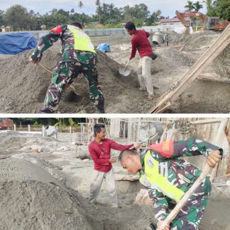Karya Bakti Babinsa Kodim 0105/Aceh Barat Dukung Pembangunan Rumah Warga